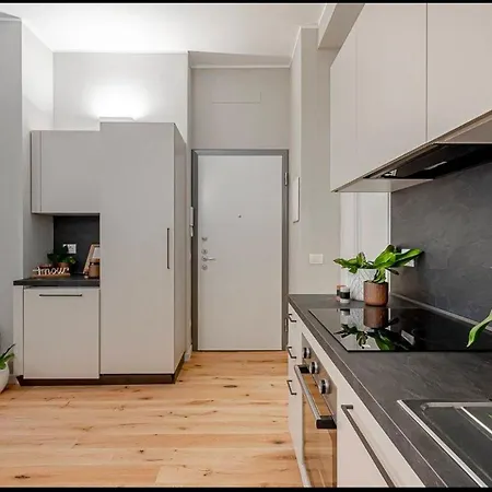 Luxury Apartment *