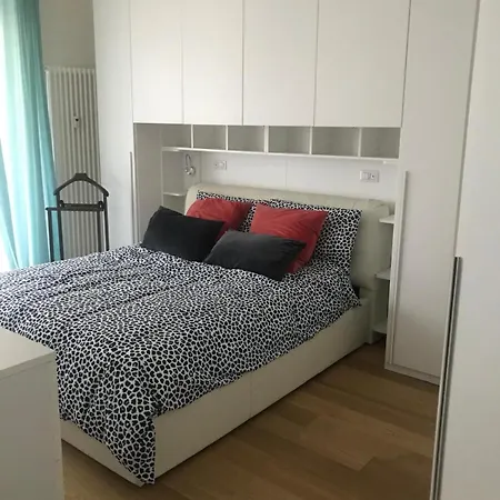 Modern In - Garage Included