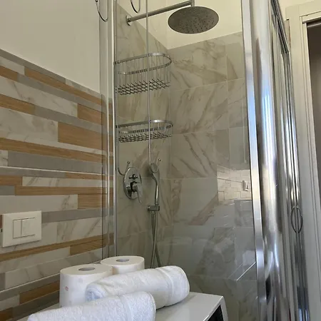 Porta Romana Luminoso Trilocale Con Balcone アパート