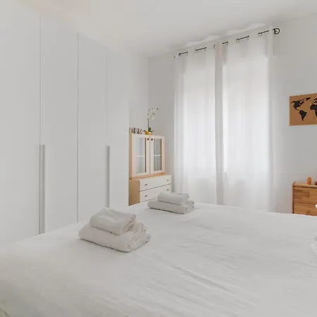 Guesthost - Comfy M2 Udine Mediolan