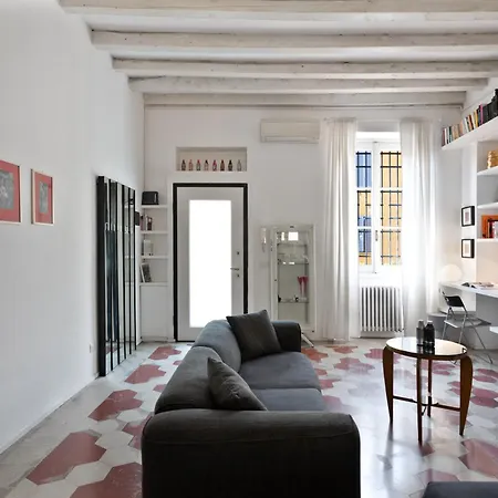Apartment Vintage Hideaway Milan-historic Courtyard *