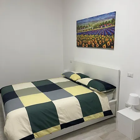 Chiara's Urban Oasis - - Duomo 8 Min * Milan