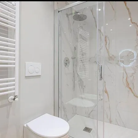 Luxury Apartment *