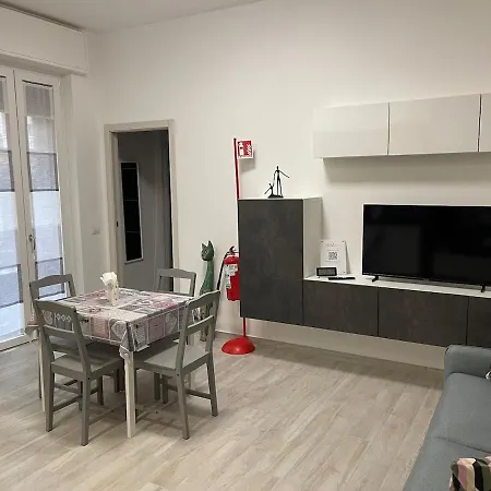 Chiara's Urban Oasis - - Duomo 8 Min *