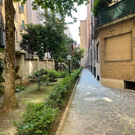 Chiara's Urban Oasis - - Duomo 8 Min * Milan