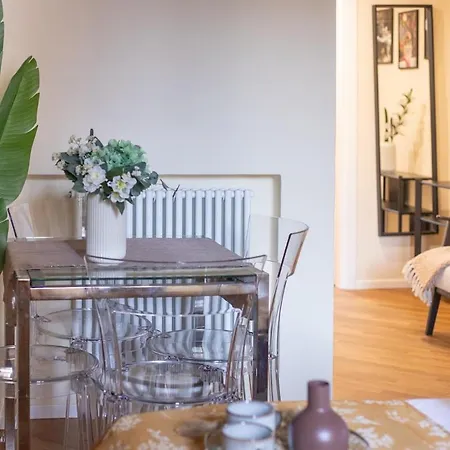 Elegant Near The Subway, Fast Wi-fi And Ac 公寓 *