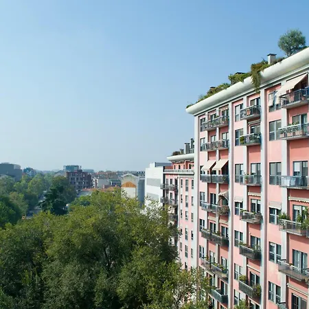 Con Vista Su Citta E Duomo Di *