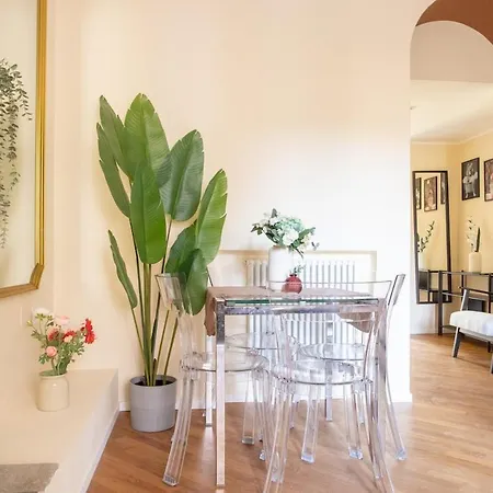 Apartman Elegant Near The Subway, Fast Wi-fi And Ac