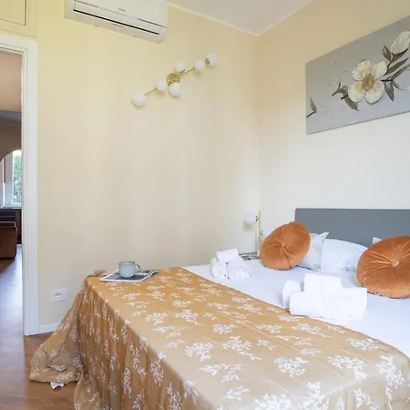 Elegant Near The Subway, Fast Wi-fi And Ac Apartman *