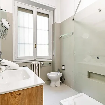 Exclusive 4 Bedrooms In Brera شقة *