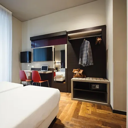 جينيوس داون تاون