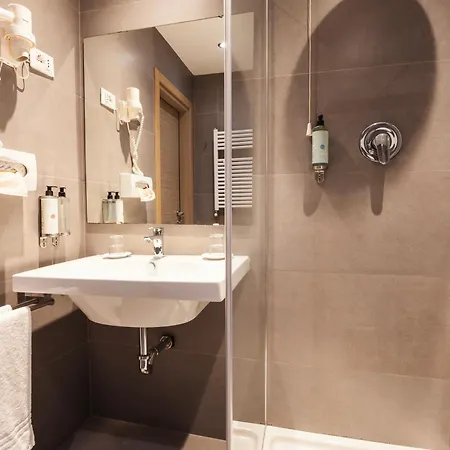 Genius Downtown Hotel 3*