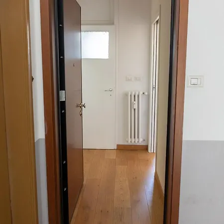 Near Linate Duomo And Station Minutes Away Daire Milano