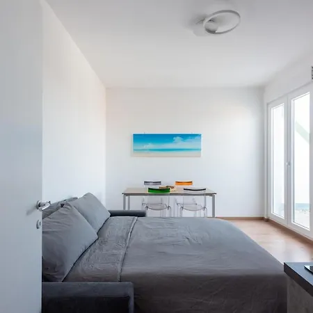 Nest Terrace Next To Frattini Metro Stop Milan