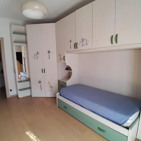 Large Bright - Strategic Location Daire Milano