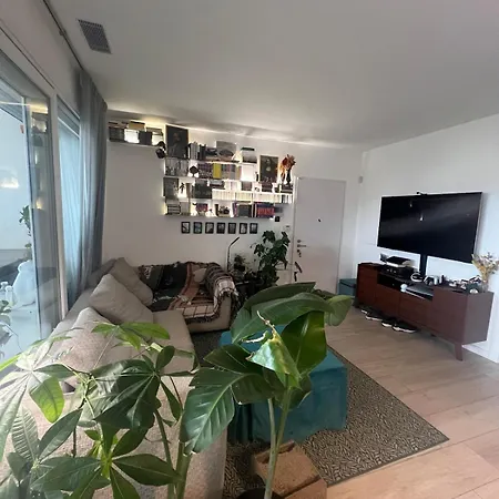 Urban Oasis - Two-room Apartment! *