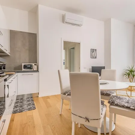 Lägenhet Luxury Via Morgagni 4 Pax Wi-fi *