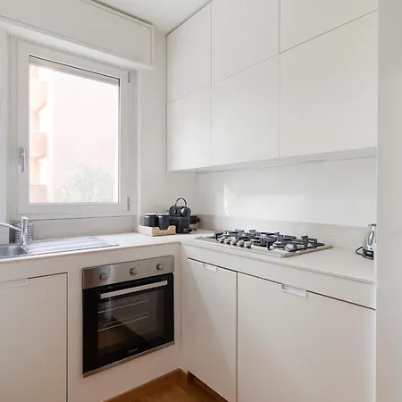 Guesthost - Bright M1 Precotto * Milano