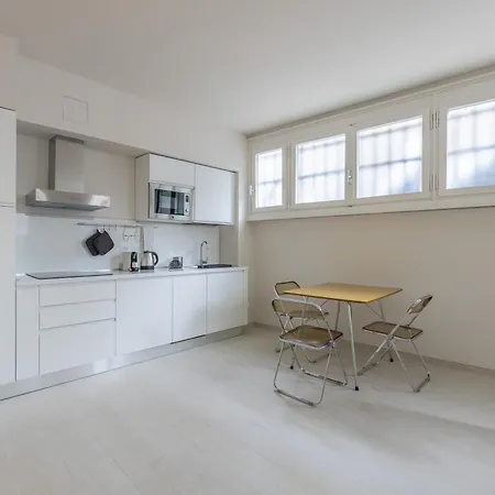 The South, Center, Arco Della Pace * ميلان