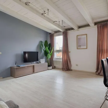 Bright Flat In The Heart Of Porta Venezia