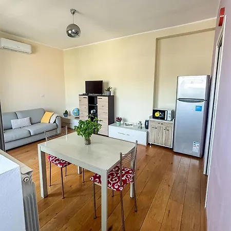 Daire Near Linate Duomo And Station Minutes Away *