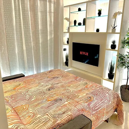 Live House-attico, Ampio E Luminoso Monolocale Appartement