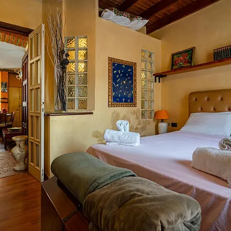 Gold - 5 Minutes From Duomo