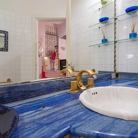 Fara - Luxury 5 Minutes From Duomo Apartment