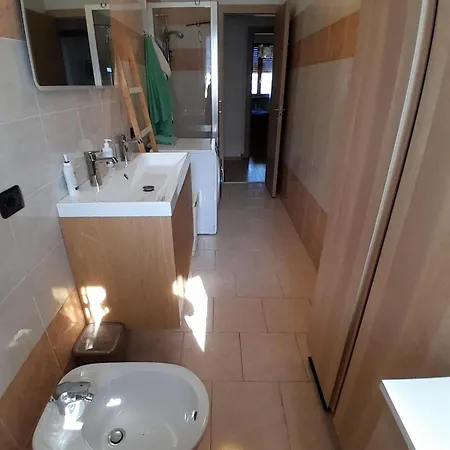 Large Bright - Strategic Location Daire