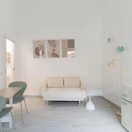 Guesthost - Patio Varesina Apartman *