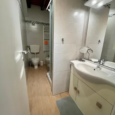 Dima's Navigli Center Милан