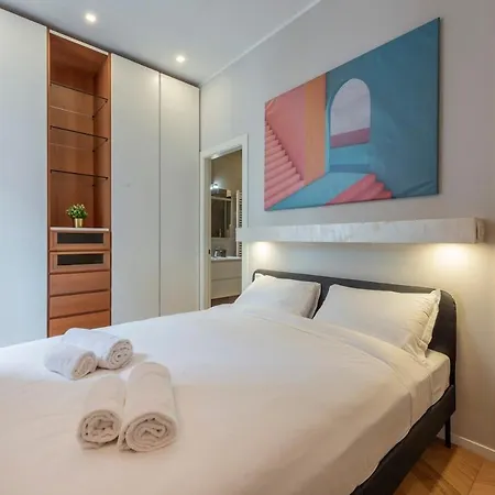 B - Modern Elegance For 4 People