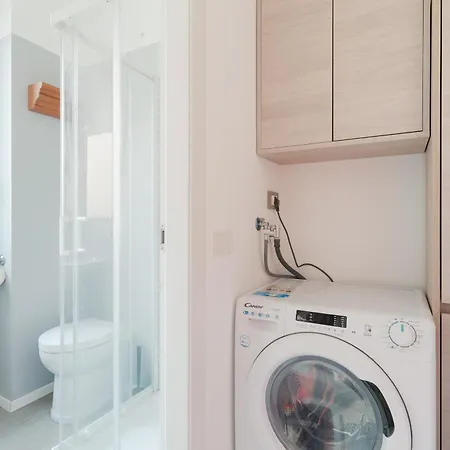 Appartement Guesthost - Modern Precotto *