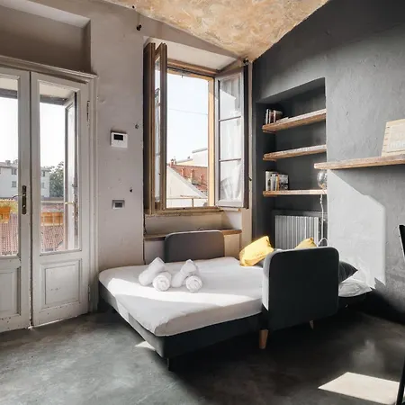 Nyc-style Industrial On Navigli *