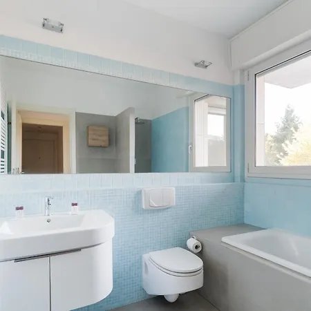 Guesthost - Bright M1 Precotto *