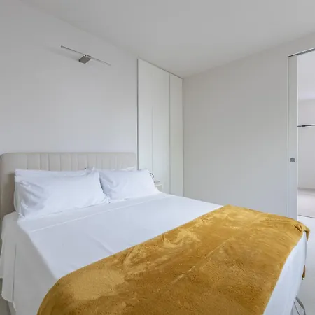 The South, Center, Arco Della Pace *