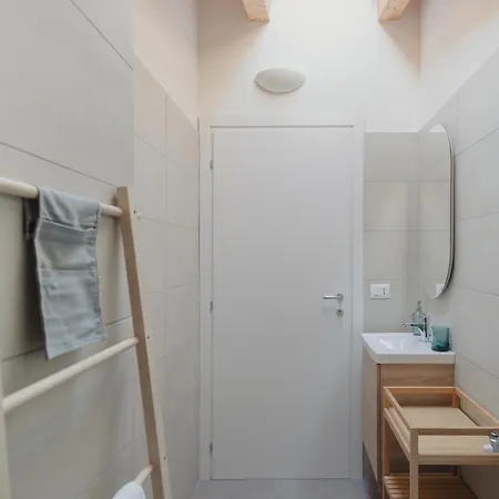 Gohost - The Corridor Near The Station Appartamento