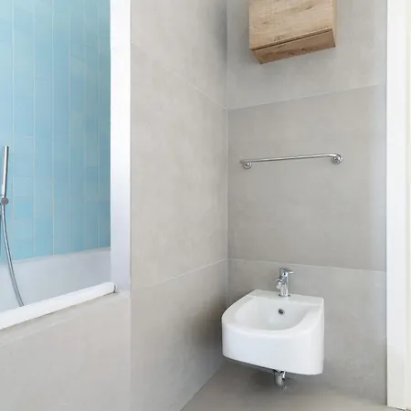 Guesthost - Bright M1 Precotto Apartment