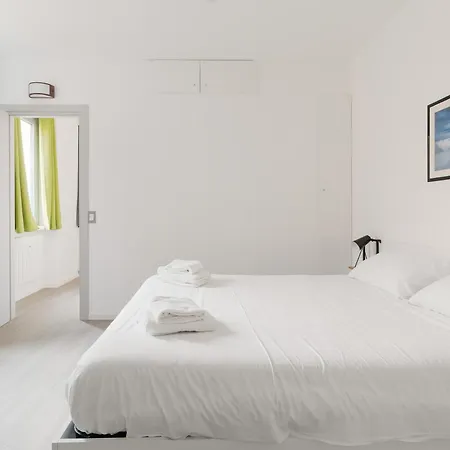 Appartement Guesthost - Modern Precotto *