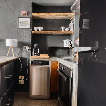 Nyc-style Industrial On Navigli Lejlighed