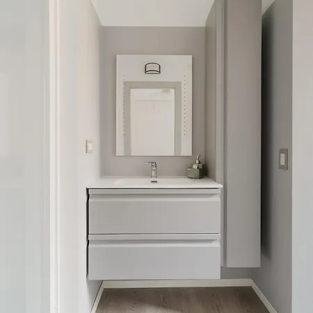 Appartement Guesthost - Modern Precotto *