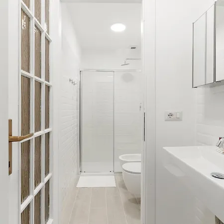 Guesthost - Patio Varesina