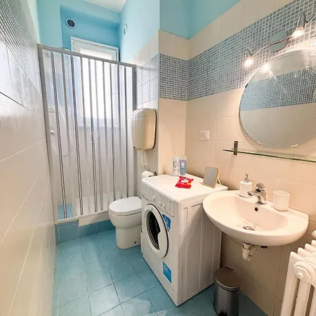 Near Linate Duomo And Station Minutes Away Daire Milano