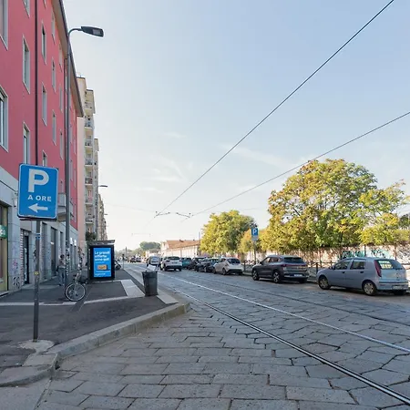 Guesthost - Cute Navigli Apartment *