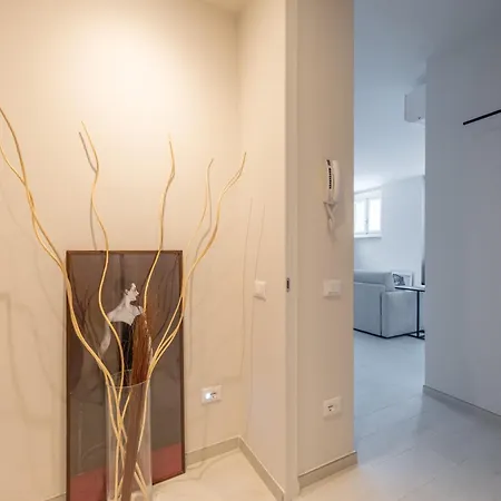 The South, Center, Arco Della Pace * ميلان