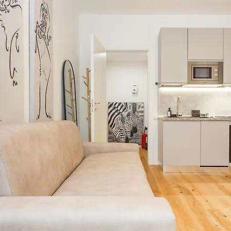 Regina24 Luxury - Elegante A Porta Venezia, 5 Min Dalla Metro Appartamento *