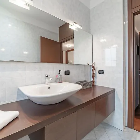 Apartament 10 Minutes From Bocconi, Elegance And Comfort *
