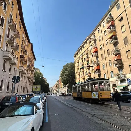 Near Linate Duomo And Station Minutes Away Daire *
