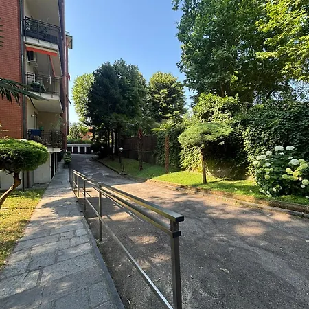 아파트 Sansiro75 Large 3bdr With Private Garage Near To Fiera And Stadium *