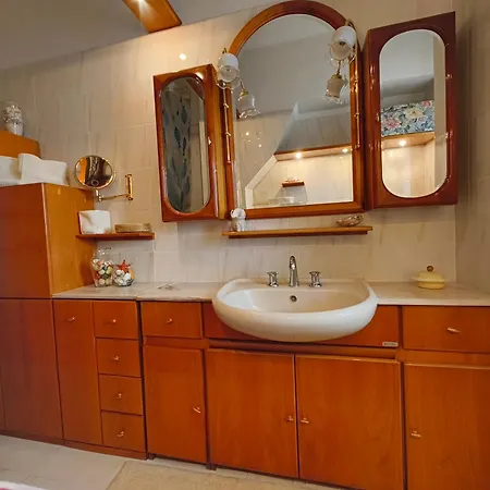 Attico Lux - Trilocale Elegante Metropolitana Blu